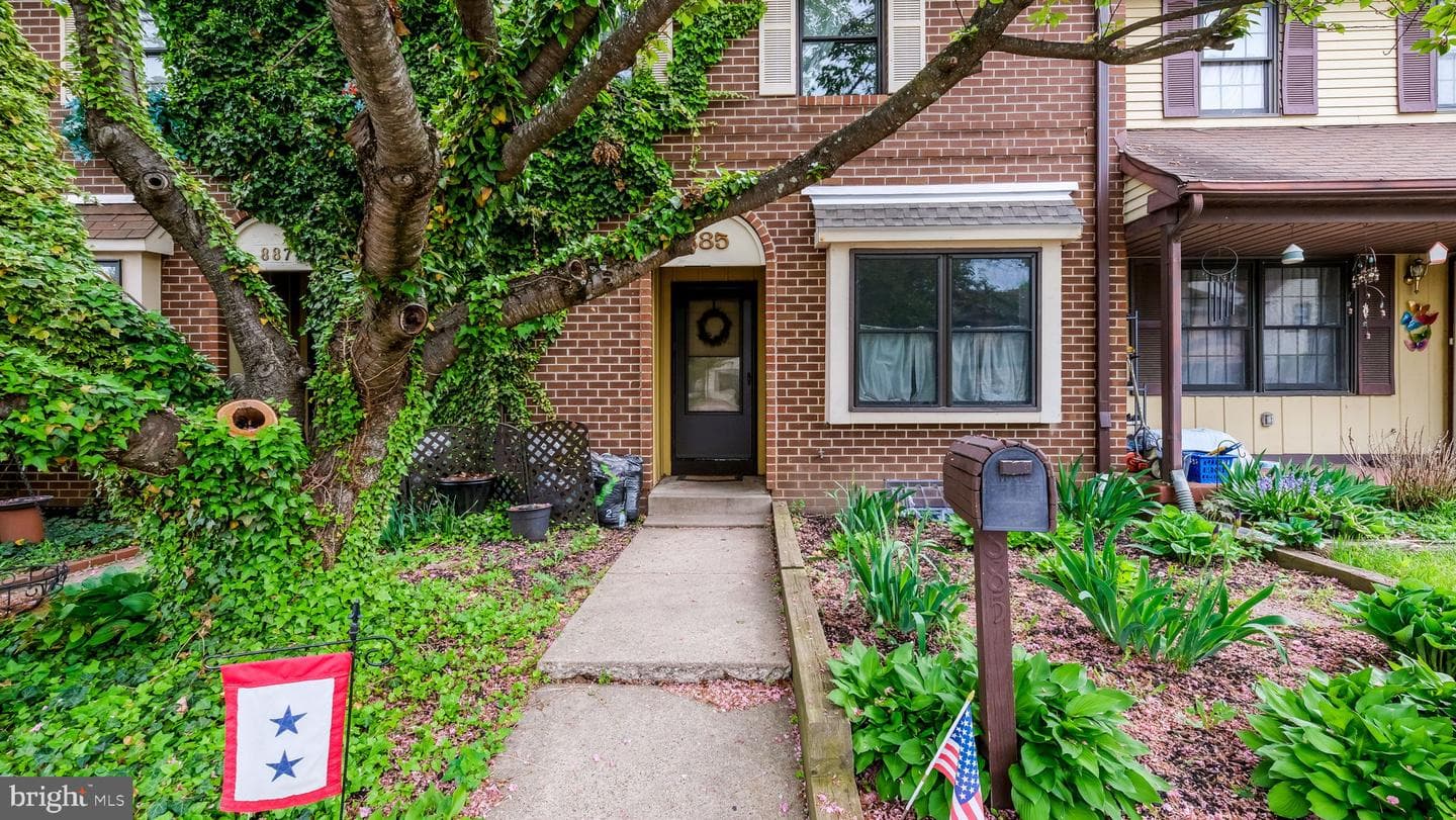 885 Andover Place photo 2