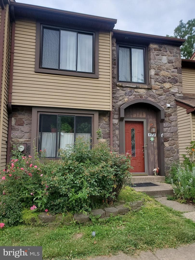 572 Atwood Court, Newtown