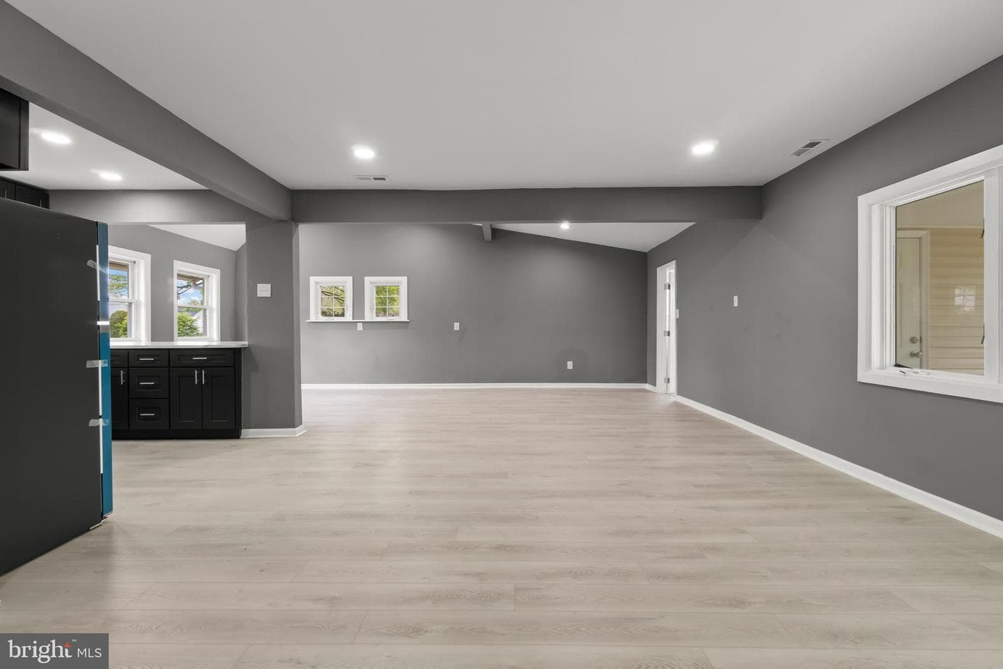 3 Indian Creek Way, Levittown