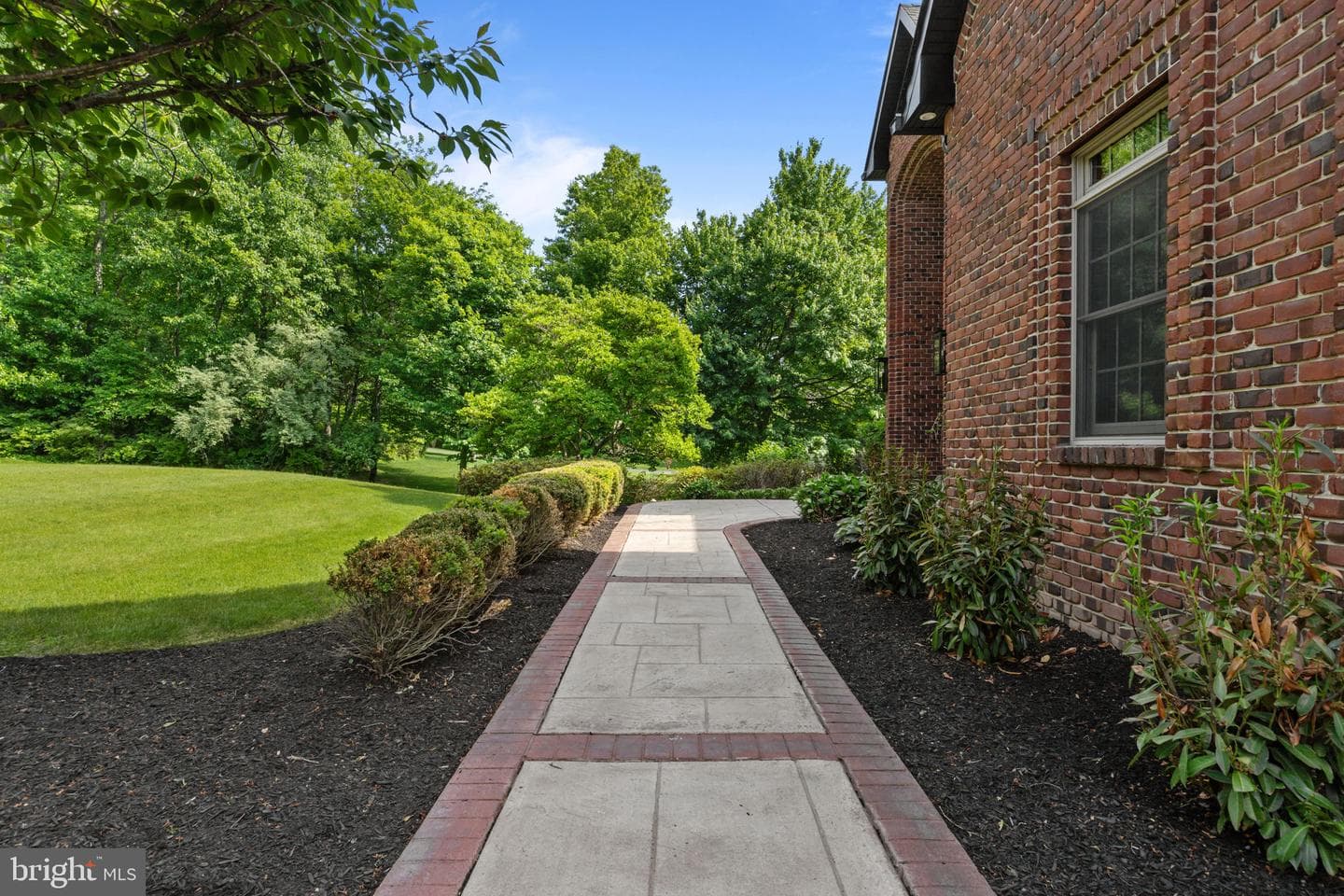102 Pickwick Drive photo 3