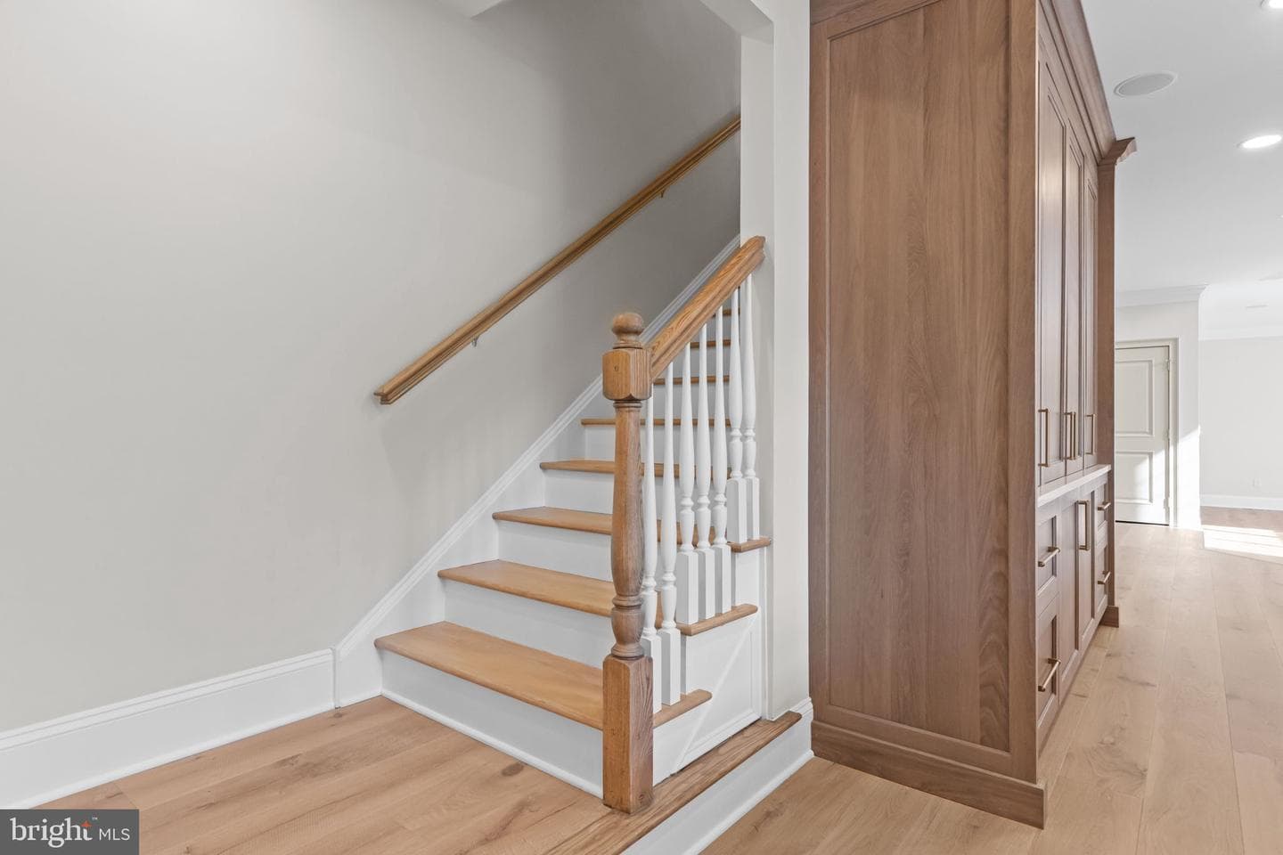 102 Pickwick Drive photo 36