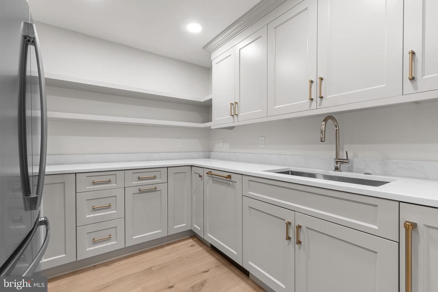 102 Pickwick Drive photo 40