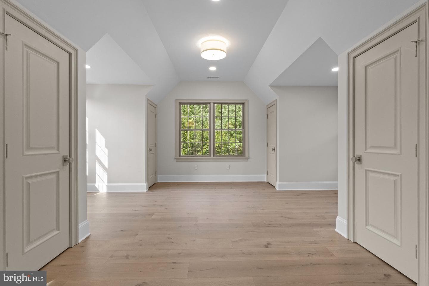 102 Pickwick Drive photo 61