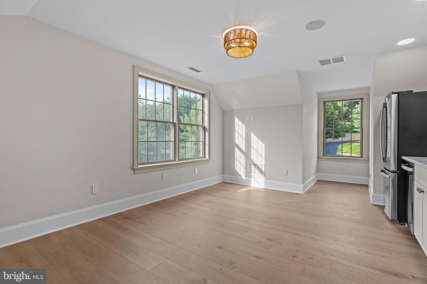 102 Pickwick Drive photo 88