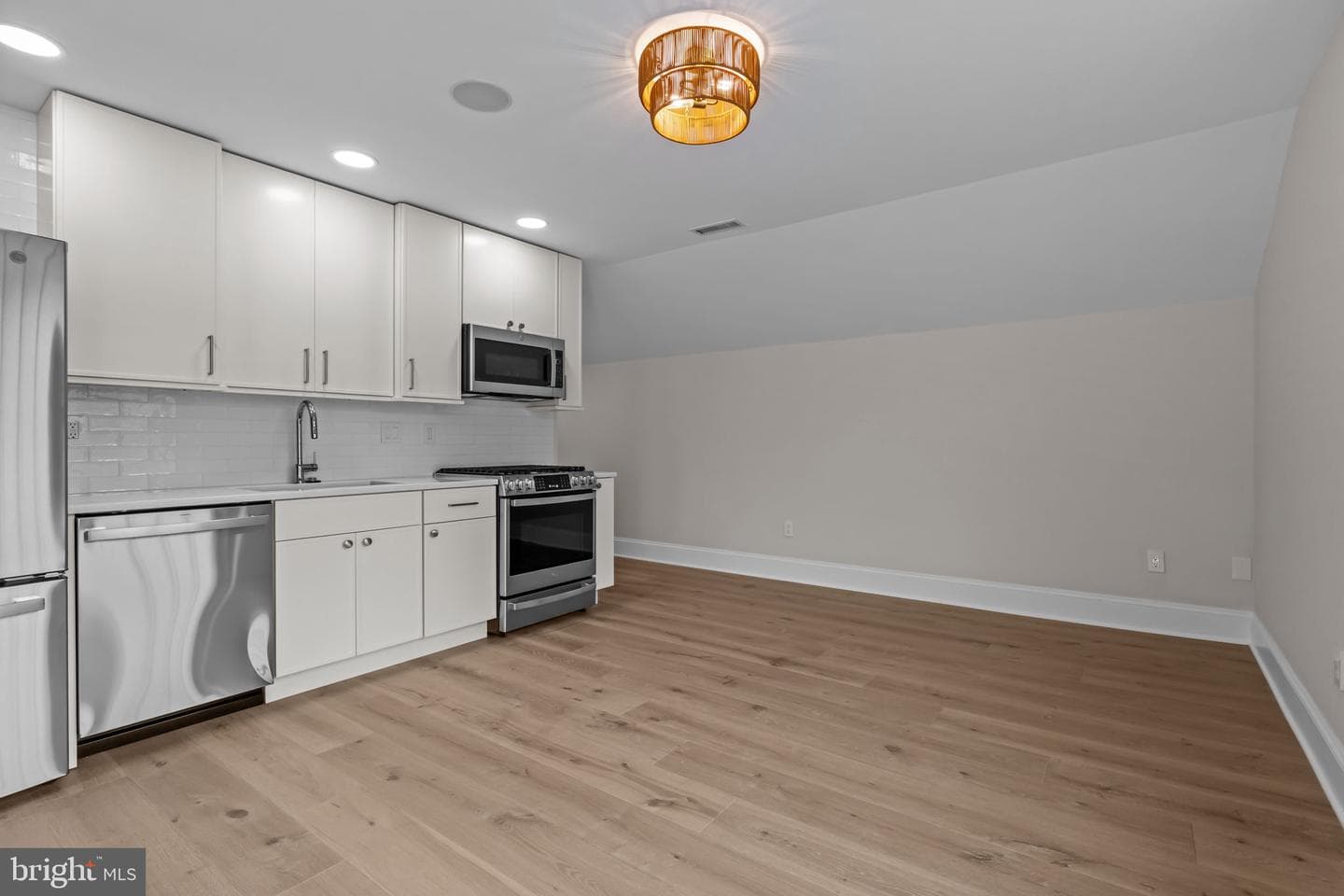 102 Pickwick Drive photo 90