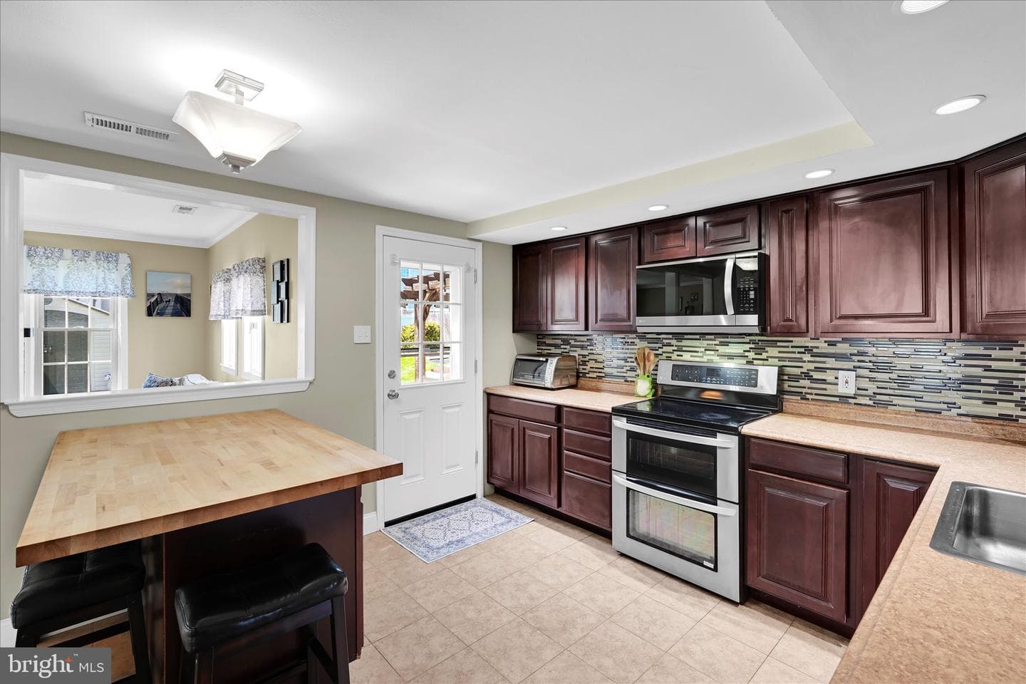 616 S Oxford Valley Road photo 15