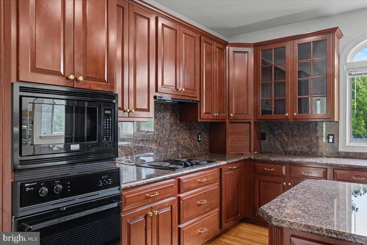 1558 River Road photo 12