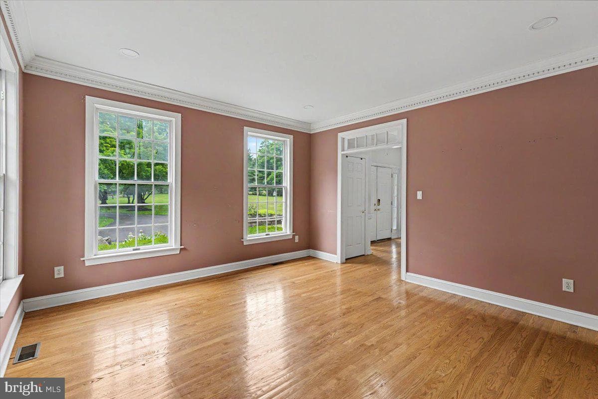1558 River Road photo 8