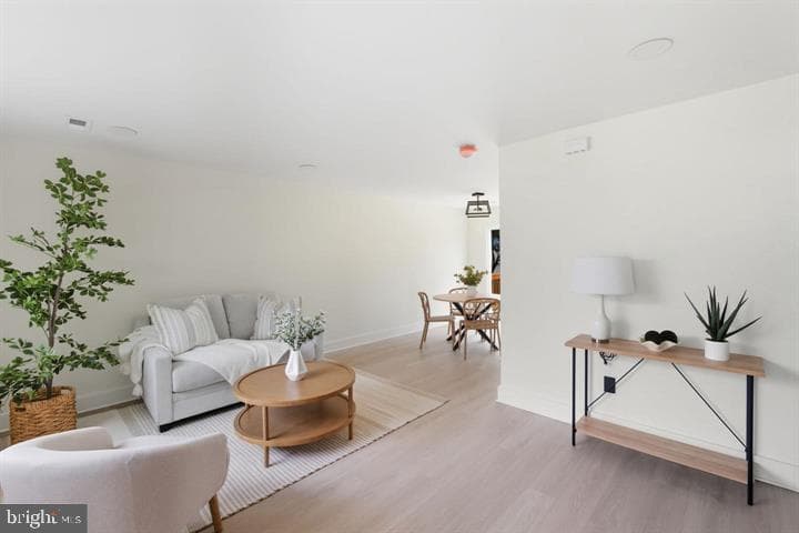 166 N Hawthorne Avenue photo 2