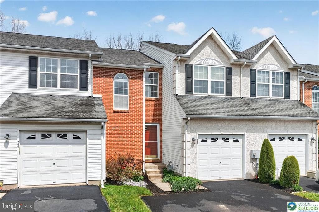 204 Hampshire Drive photo 2