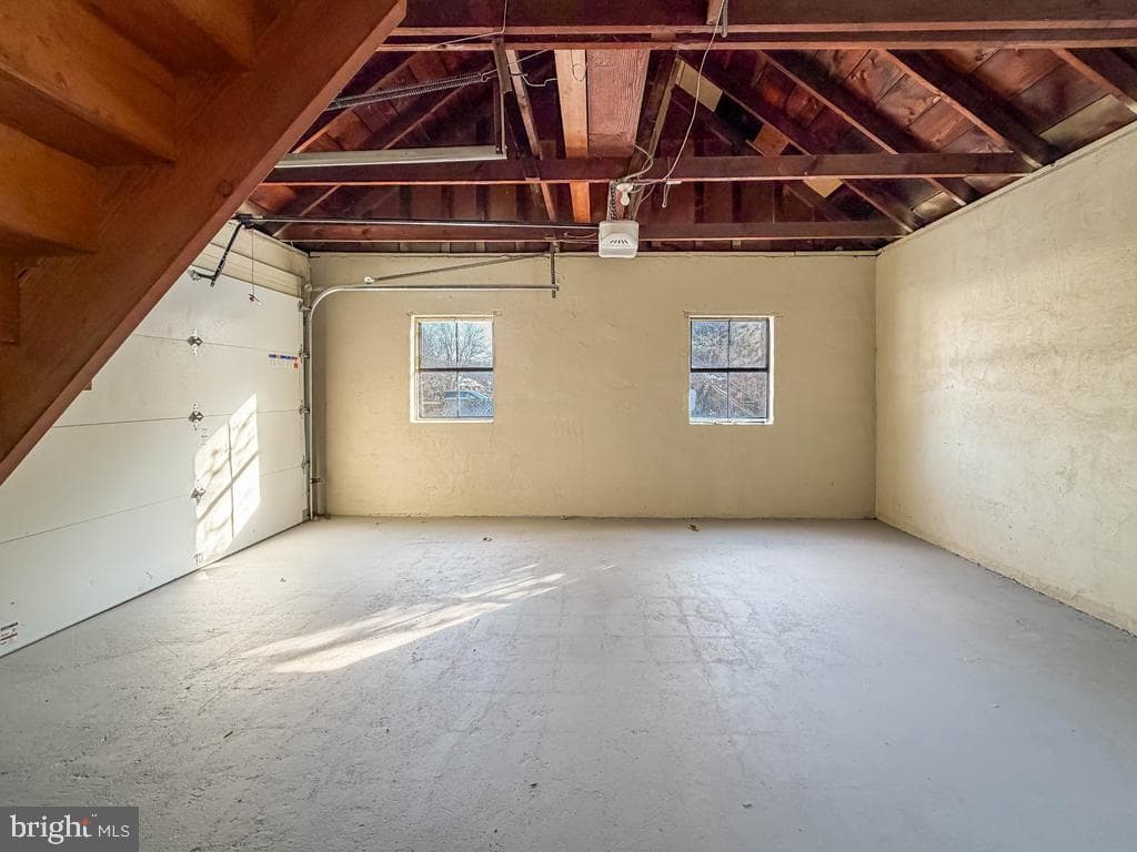 101 Walnut Lane photo 36