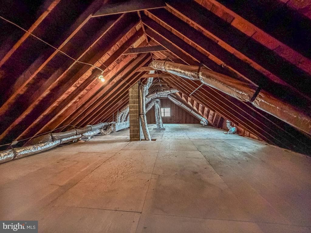 101 Walnut Lane photo 39