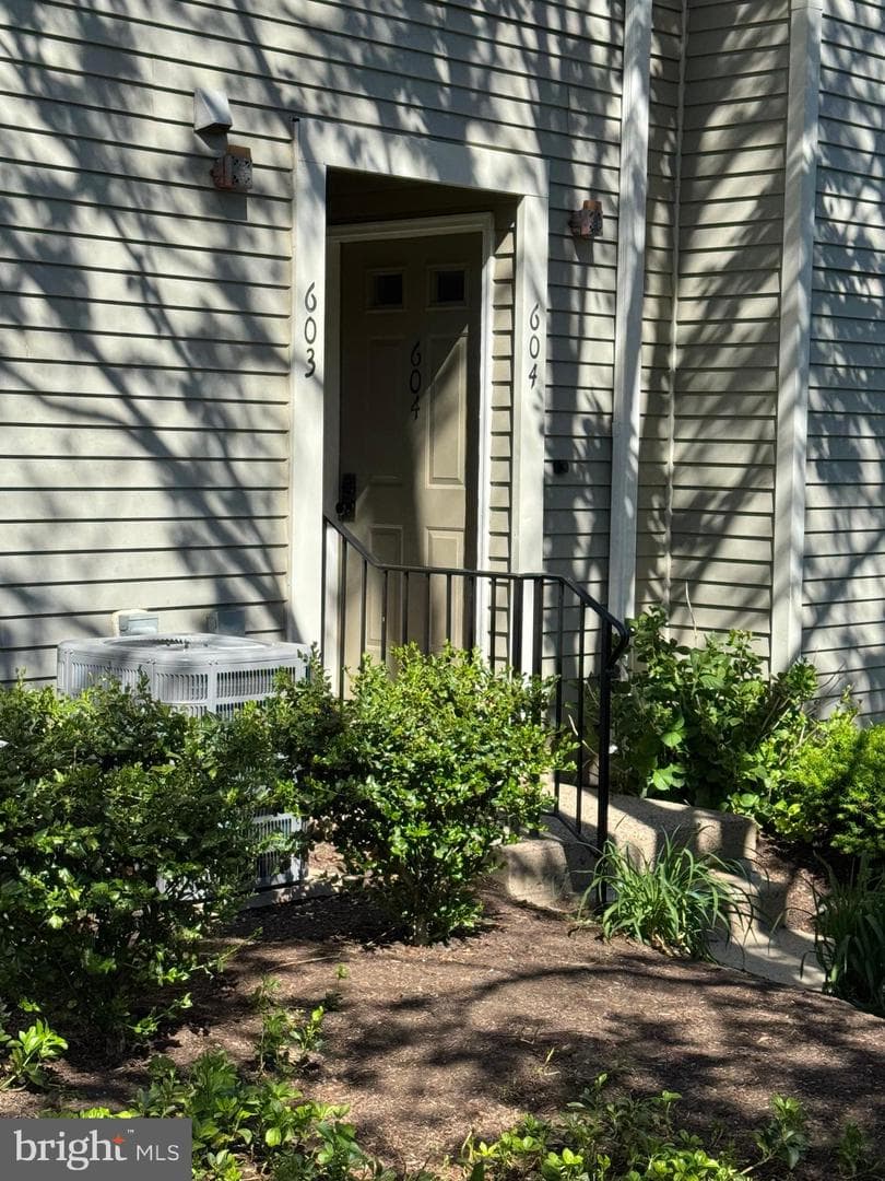 604 W Society Place photo 25