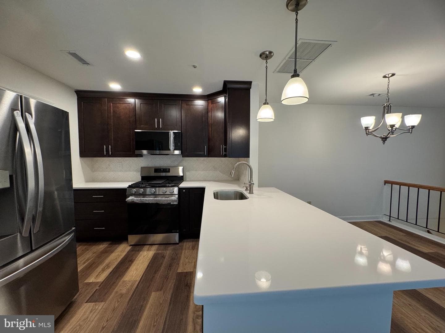 604 W Society Place photo 4