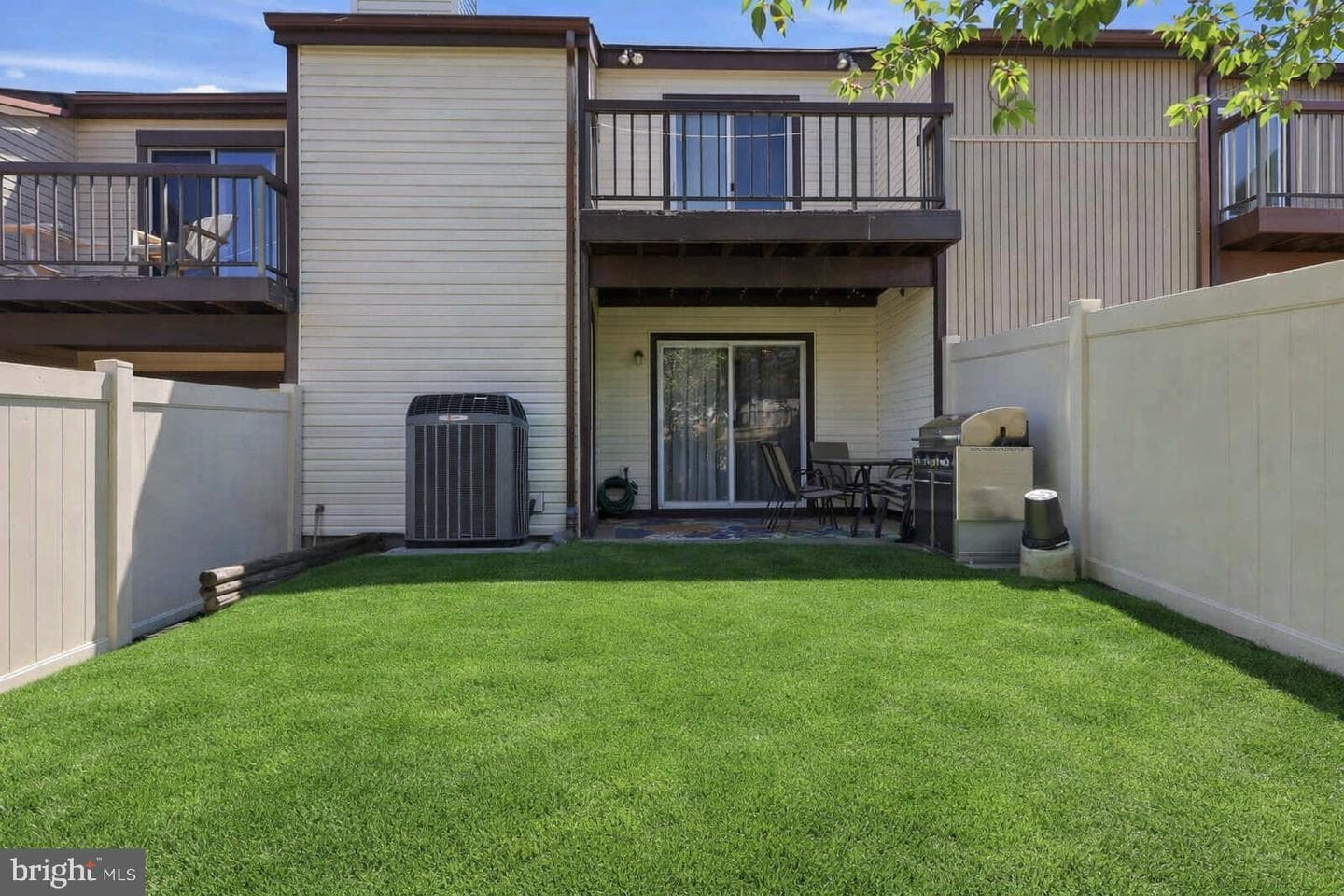 264 Clinton Court photo 25