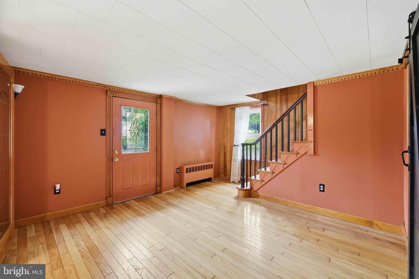 370 Maple Avenue photo 12
