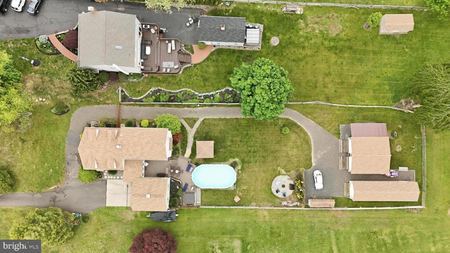 370 Maple Avenue photo 52
