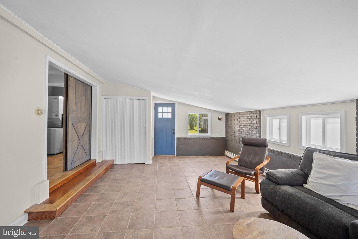 264 Goldenridge Drive photo 4