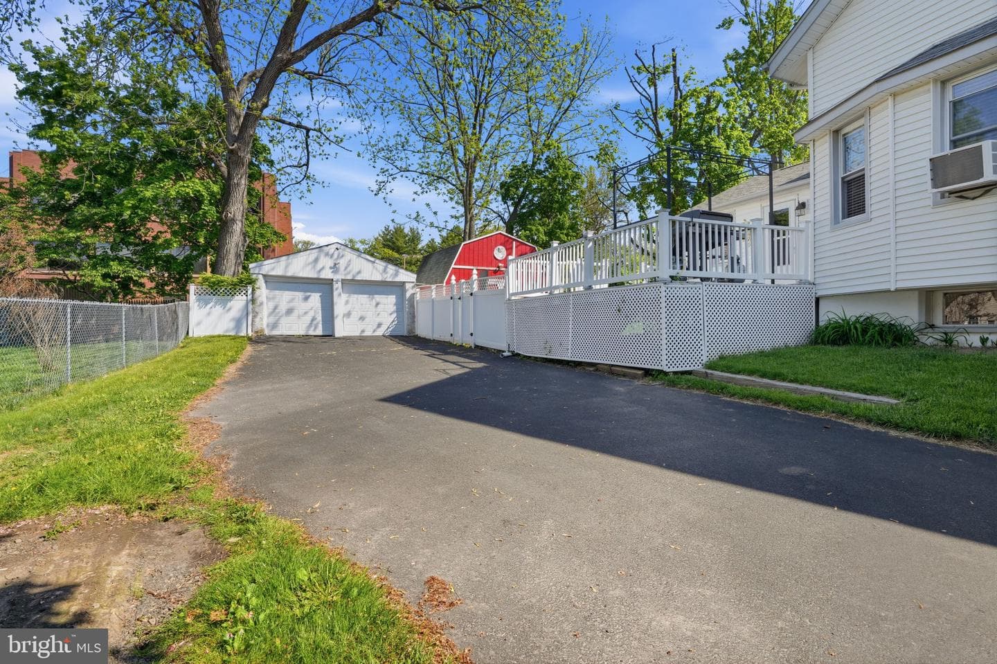 49 Maple Avenue photo 29
