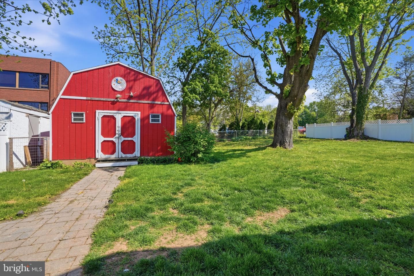 49 Maple Avenue photo 30