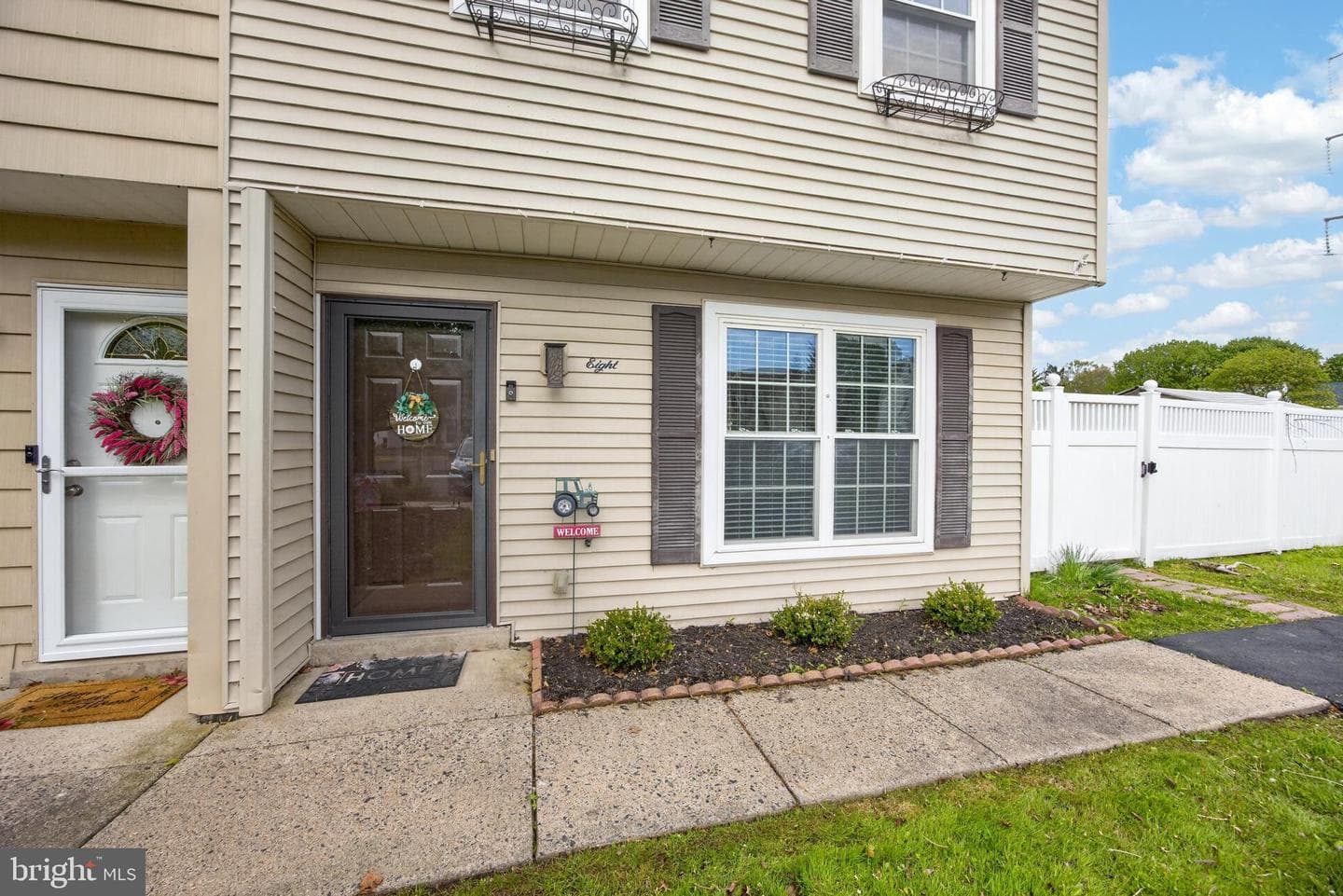 8 Elwood Court photo 2