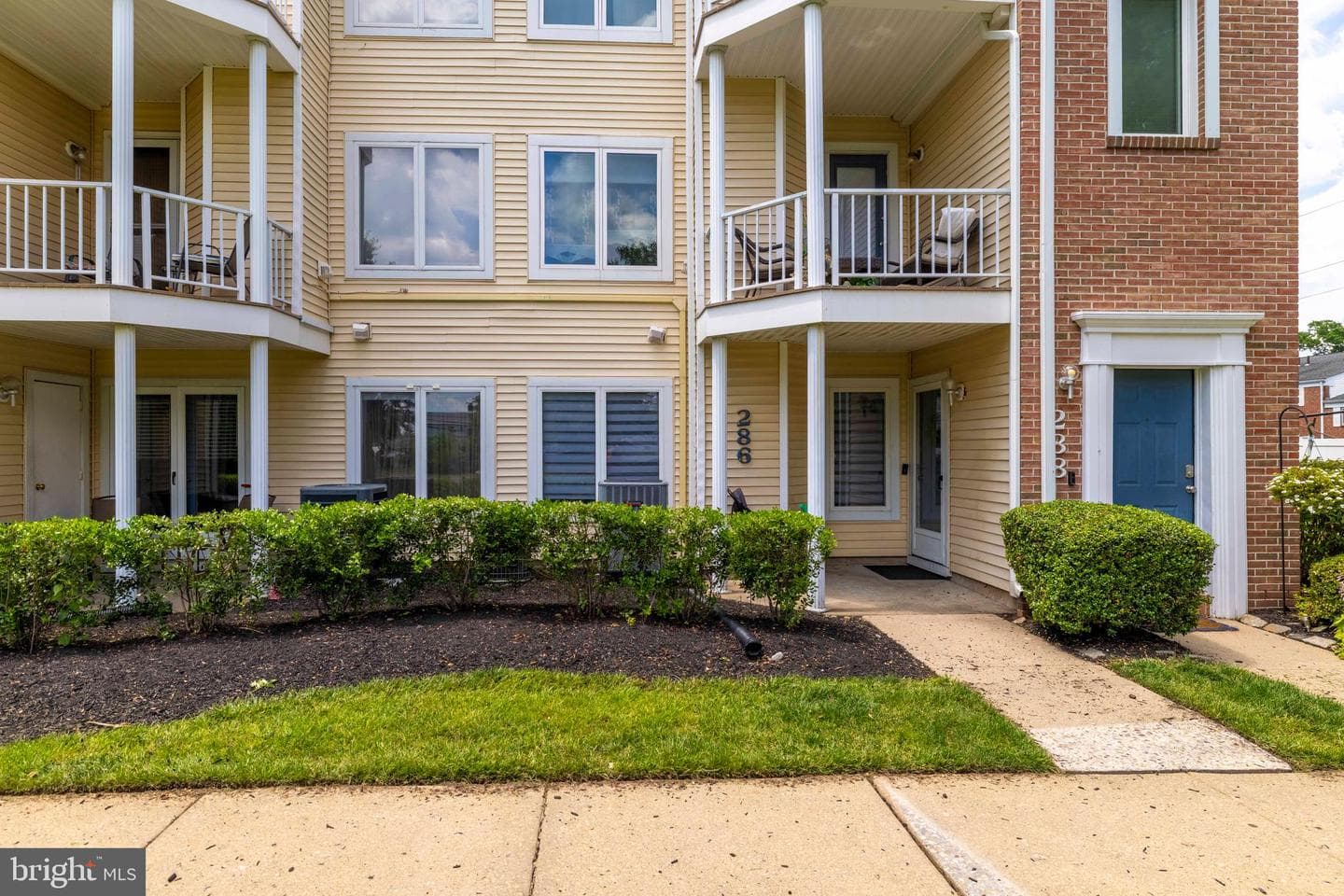 286 Juanita Court, Levittown
