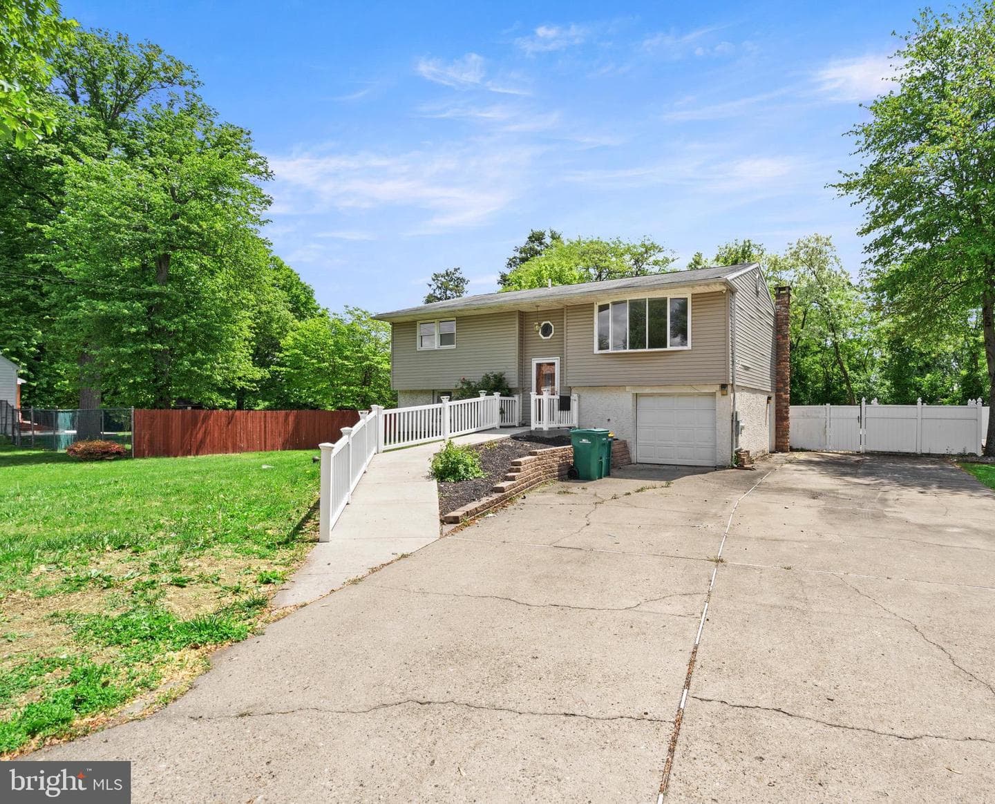 6998 Headley Court photo 2