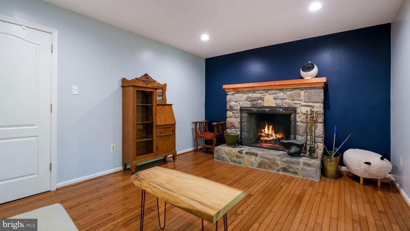 1270 Oxford Valley Road photo 17