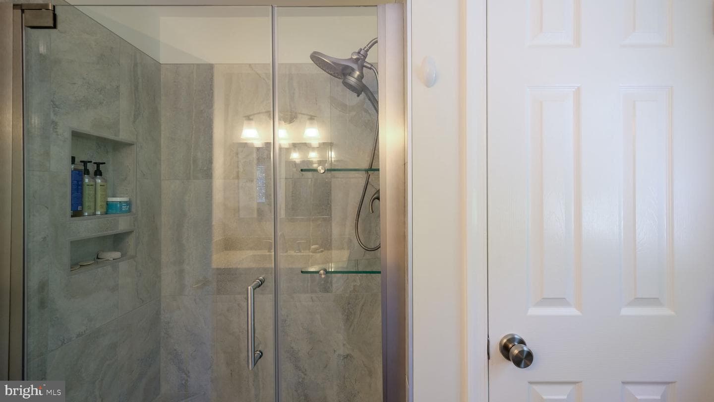 1270 Oxford Valley Road photo 25