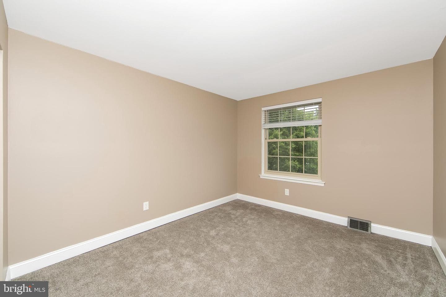 1109 Sheffield Court photo 32