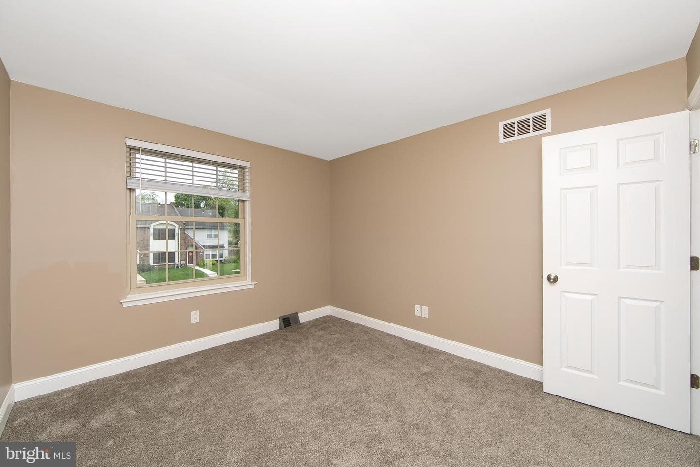 1109 Sheffield Court photo 34