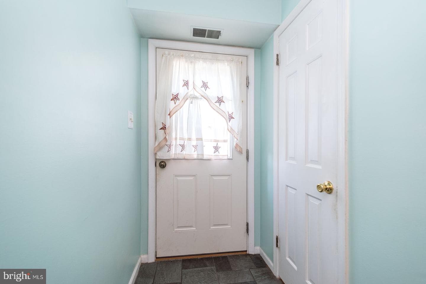 207 Hickory Drive photo 3