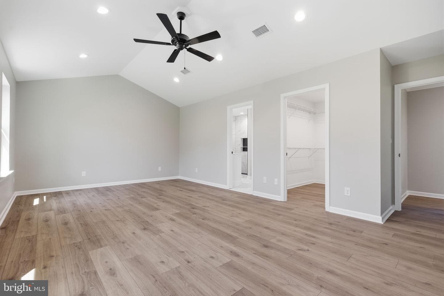 891 Reading Avenue photo 34
