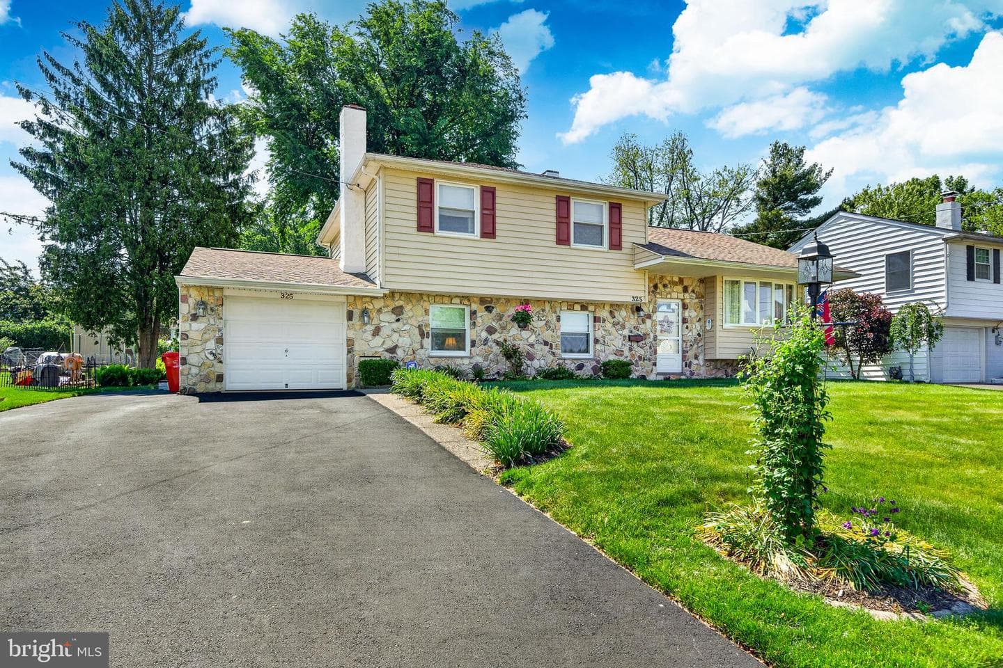 325 Acorn Drive photo 2