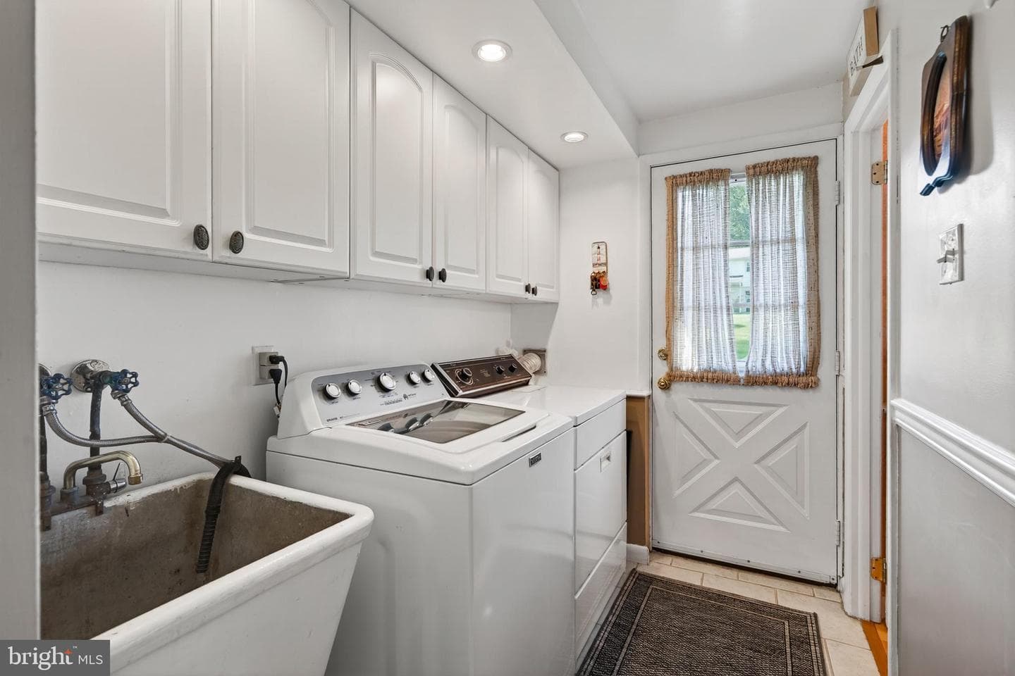 325 Acorn Drive photo 29