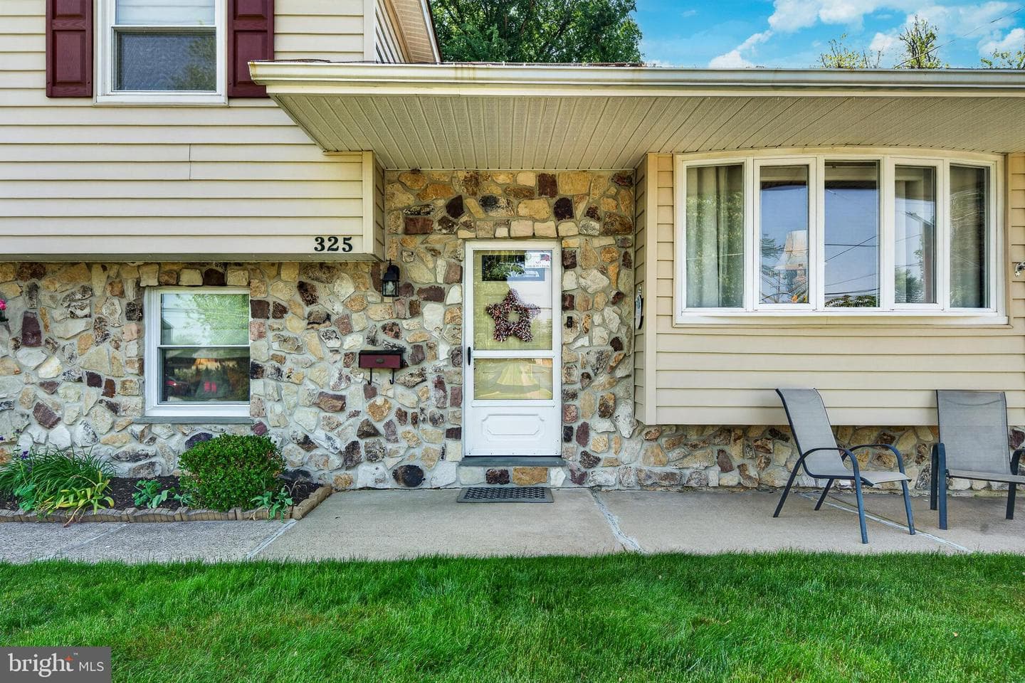 325 Acorn Drive photo 3