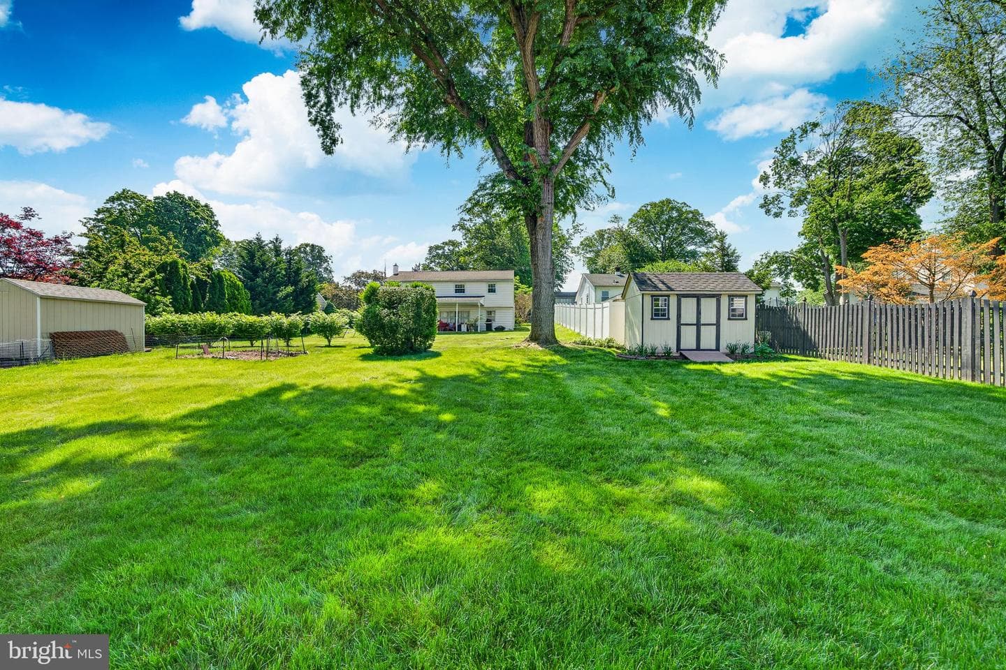 325 Acorn Drive photo 40