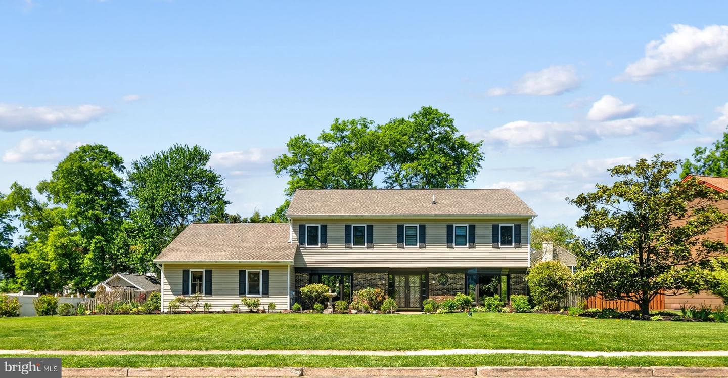 329 Sherwood Drive photo 3