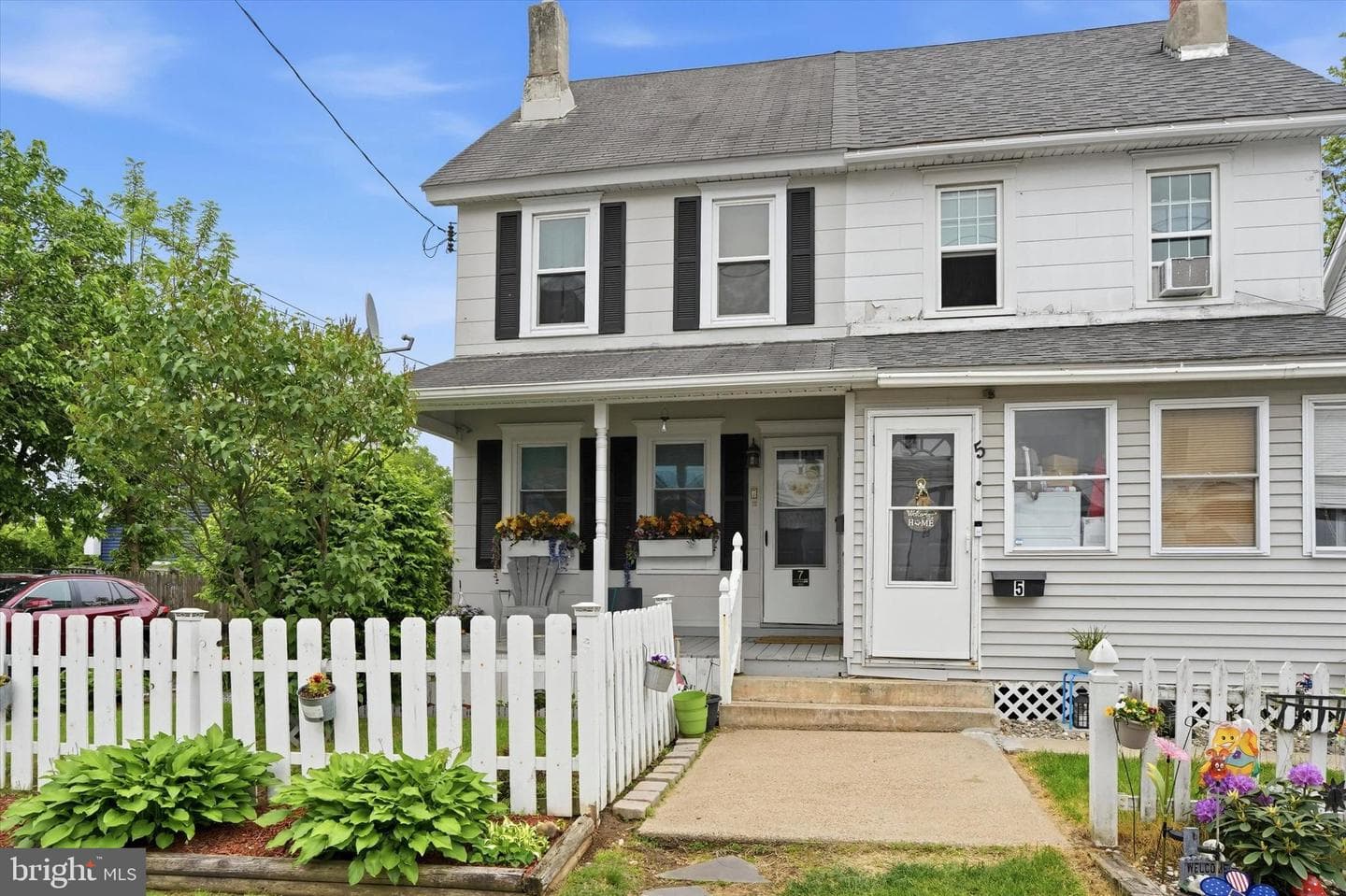 7 E Maple Avenue
