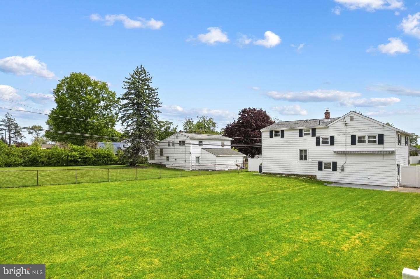 282 Henry Avenue photo 24