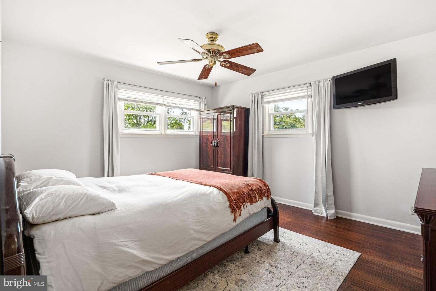 282 Henry Avenue photo 9
