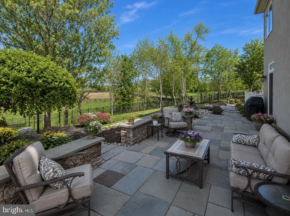 8 Eastburn Drive photo 32