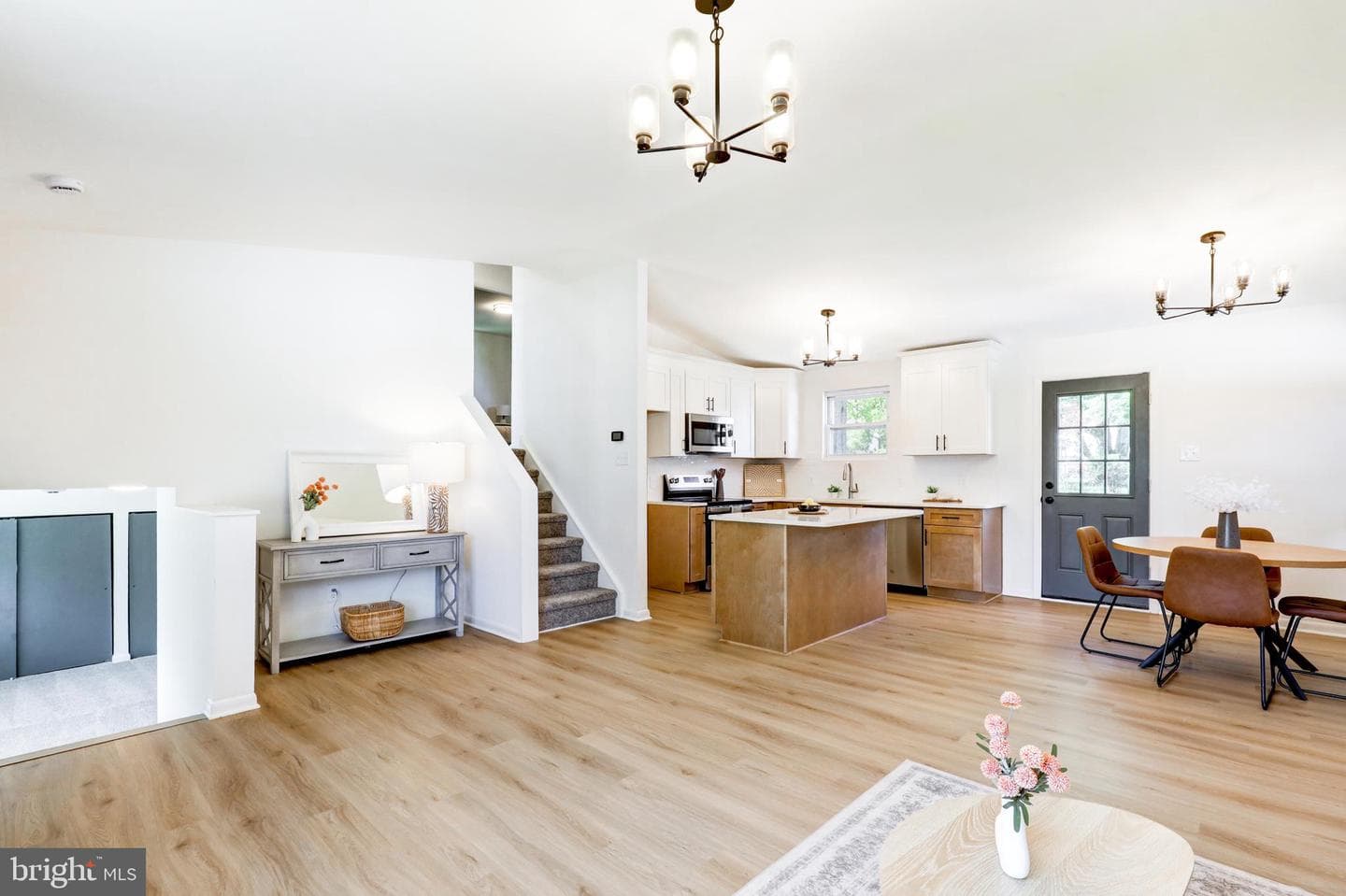 1104 Fitch Place photo 4