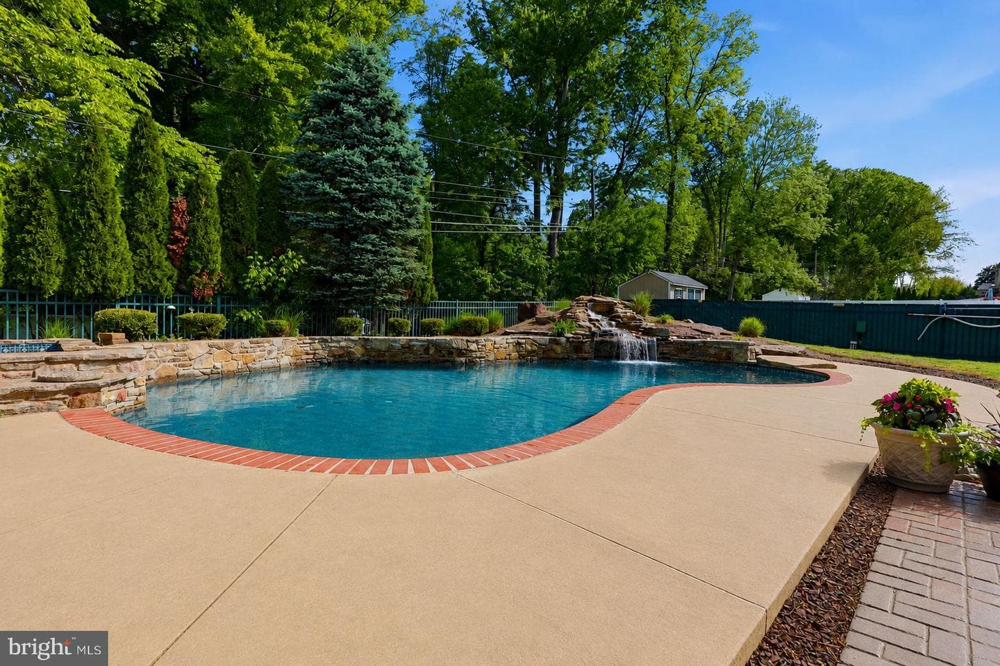 249 Cambridge Drive photo 32
