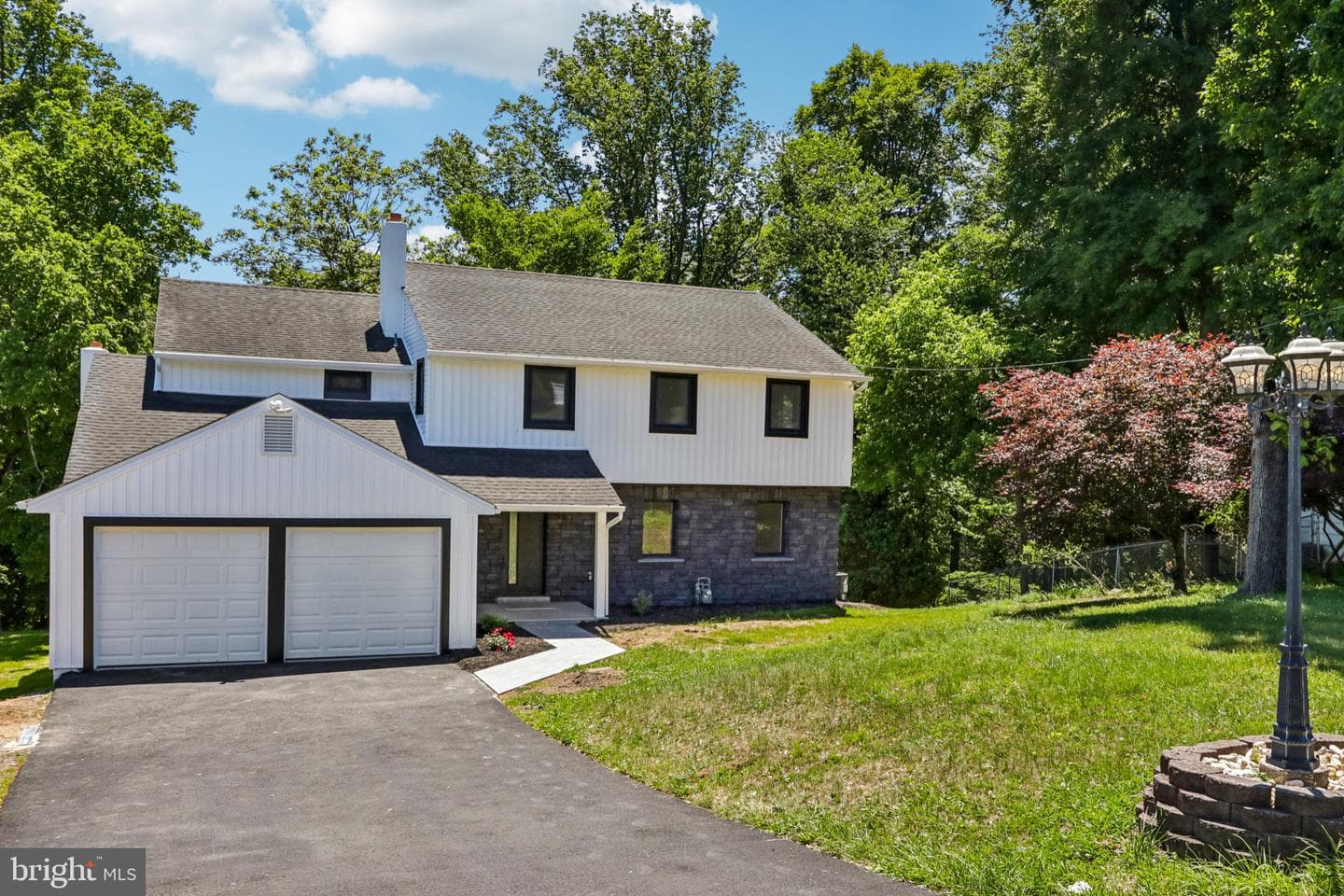 444 Rocksville Road, Southampton