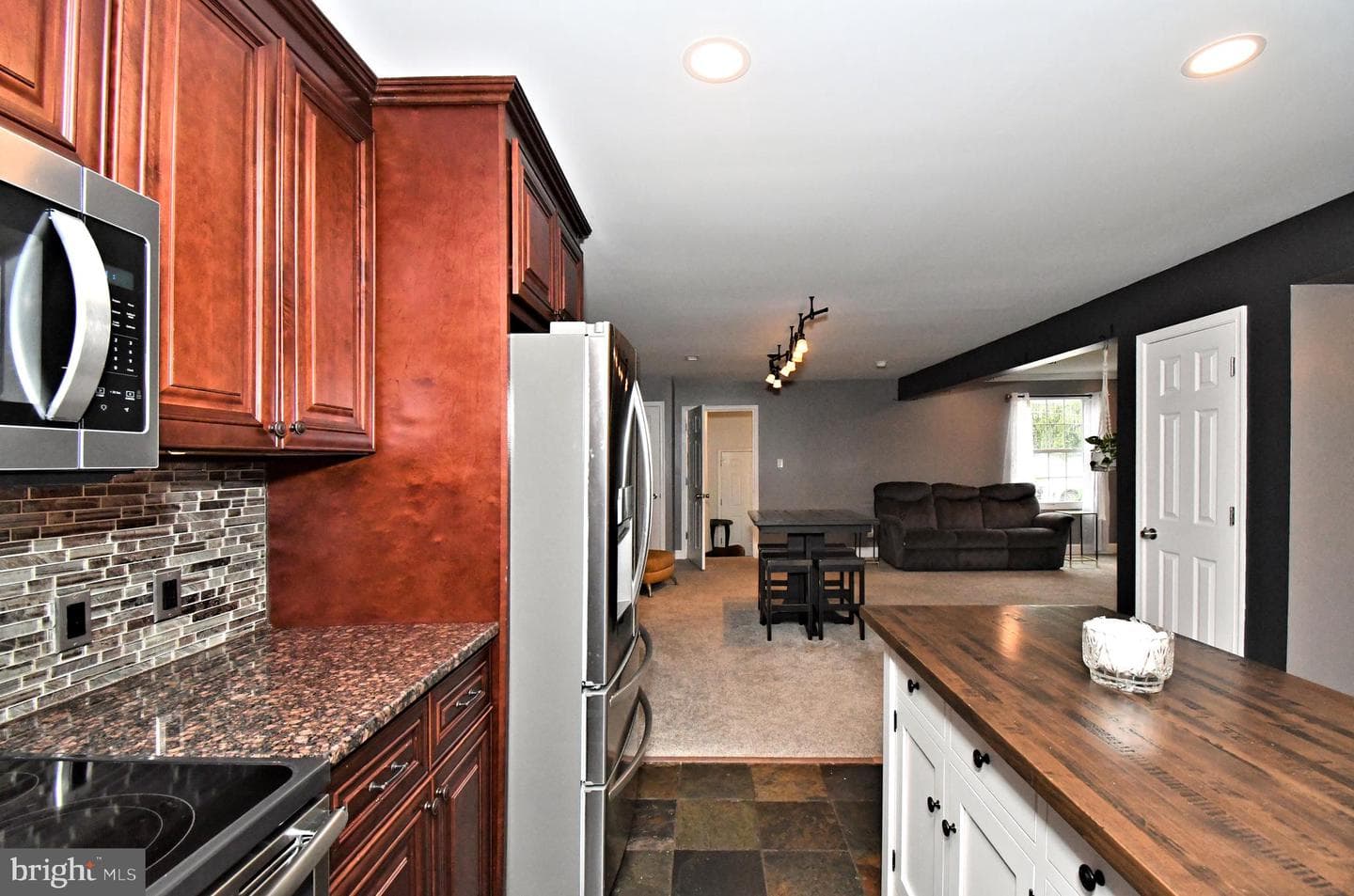 438 Quincy Avenue photo 16