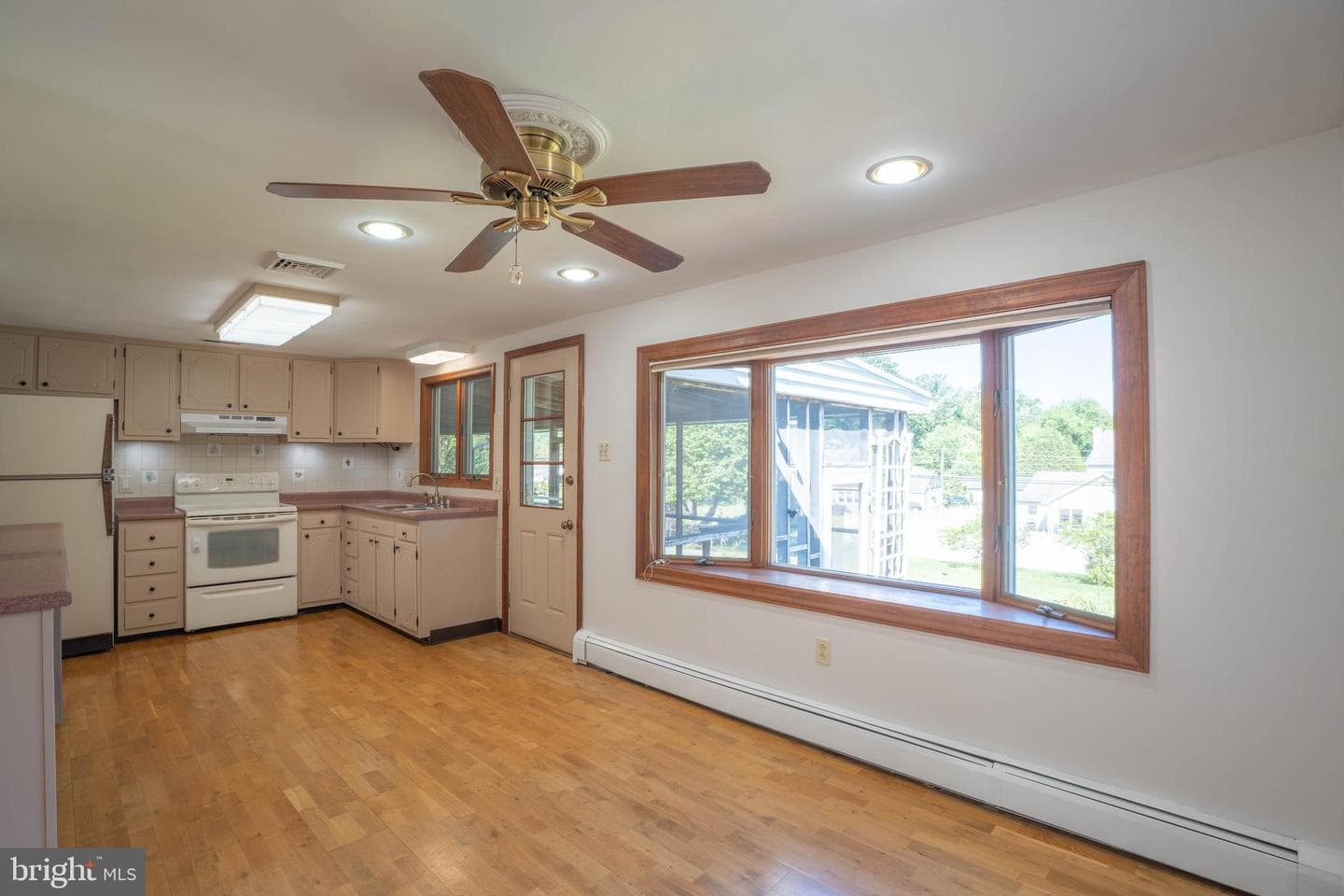 2022 Herrick Avenue photo 15