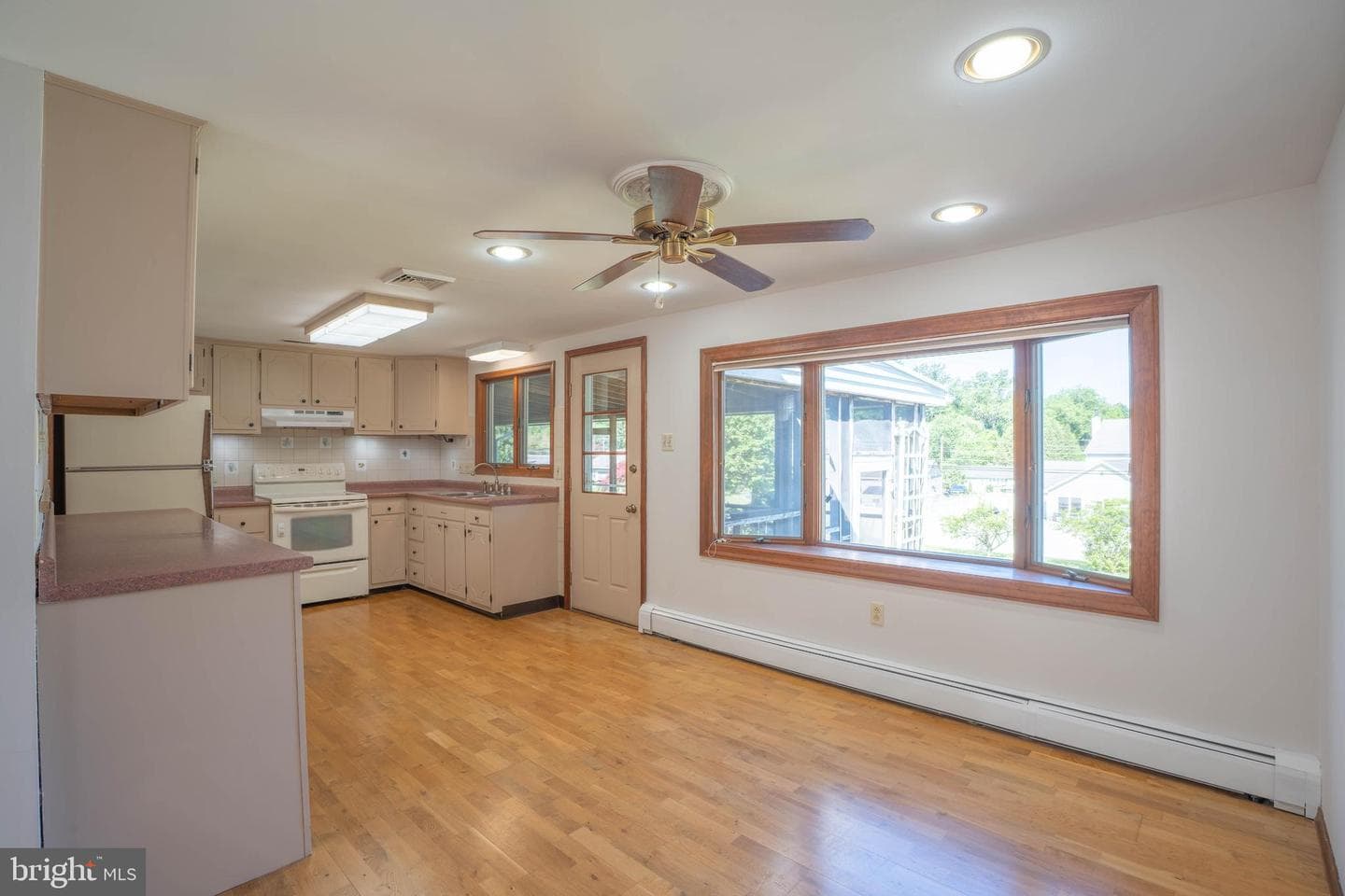 2022 Herrick Avenue photo 16