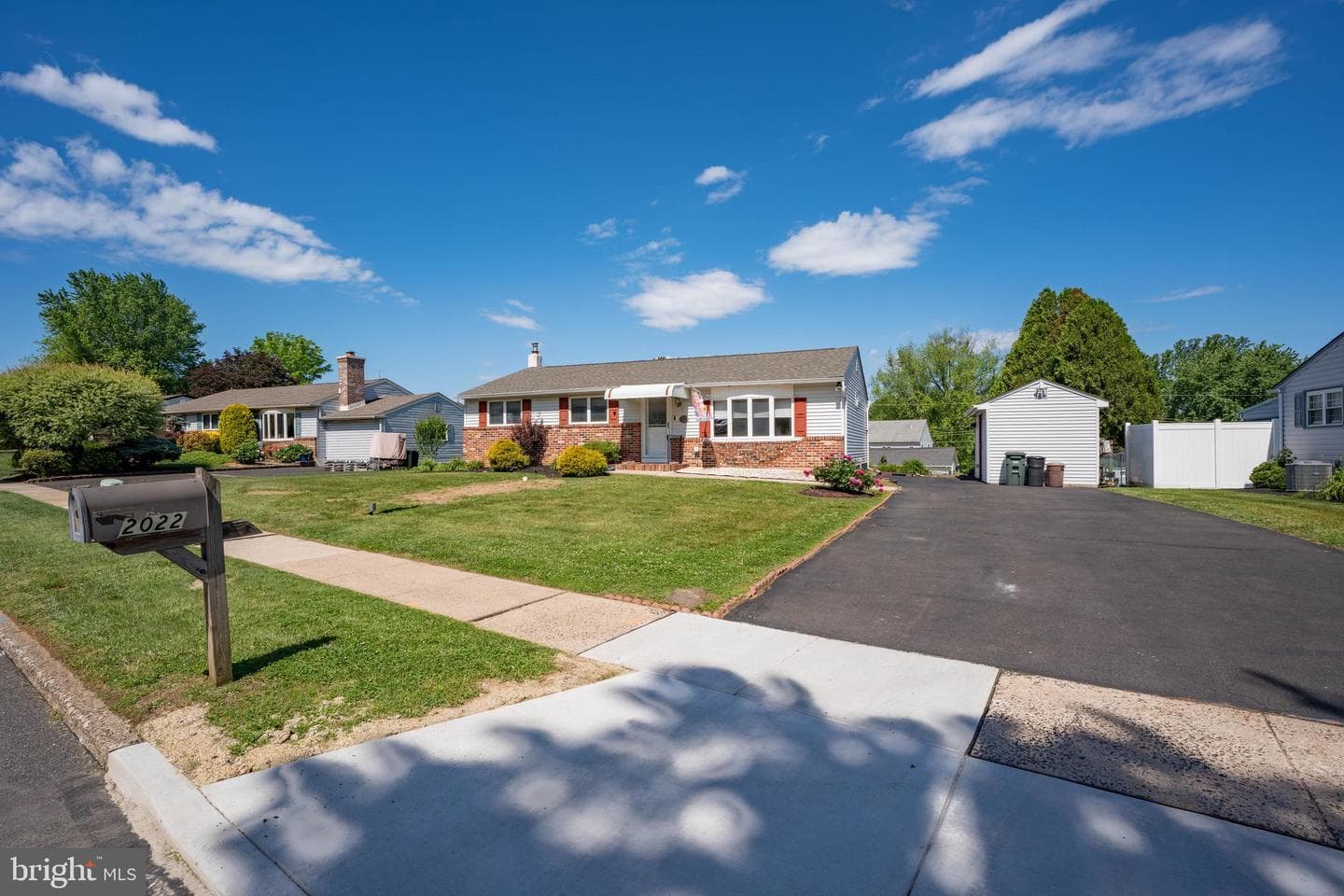 2022 Herrick Avenue photo 5