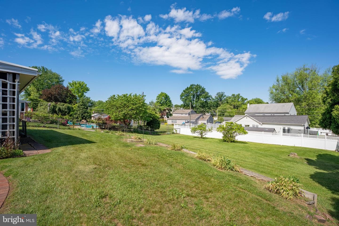 2022 Herrick Avenue photo 6